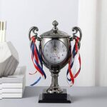 Montre style trophée en plastique